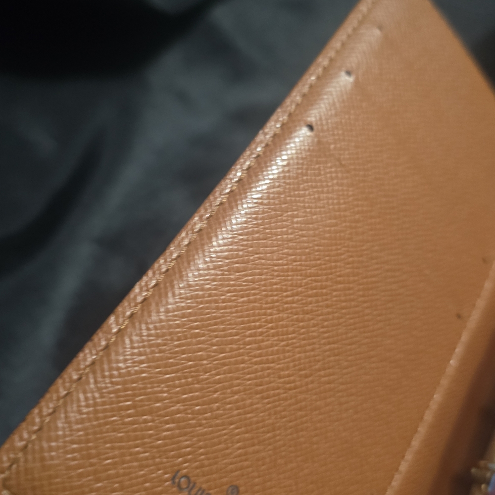 Louis Vuitton Agenda - Picture 6 of 11